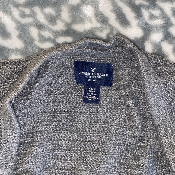 Grey half sleeve carnagian,size extra small, the brand is American eagle - Picture 2 of 4